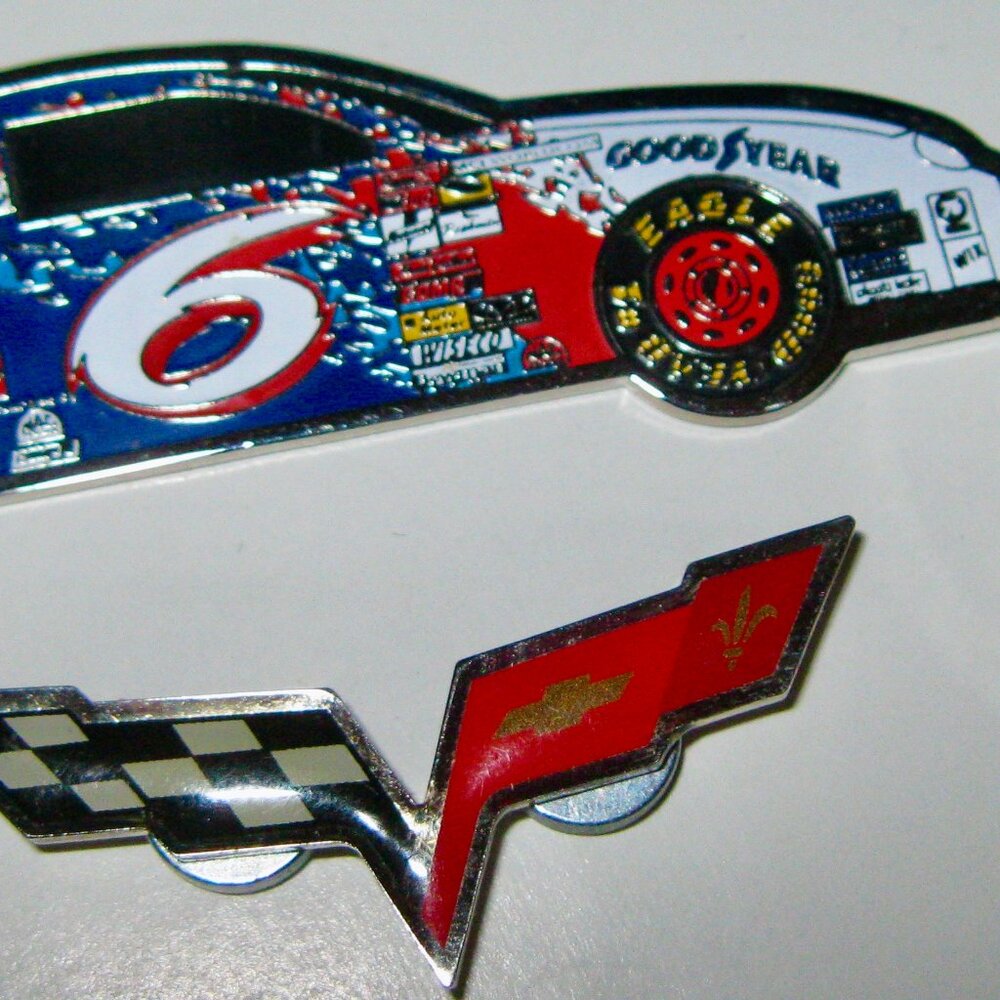 VALVOLINE AUTO RACING KEY TAG AND MAGNET AUTO RACING FLAG...ALL PERFECT - Picture 4 of 5